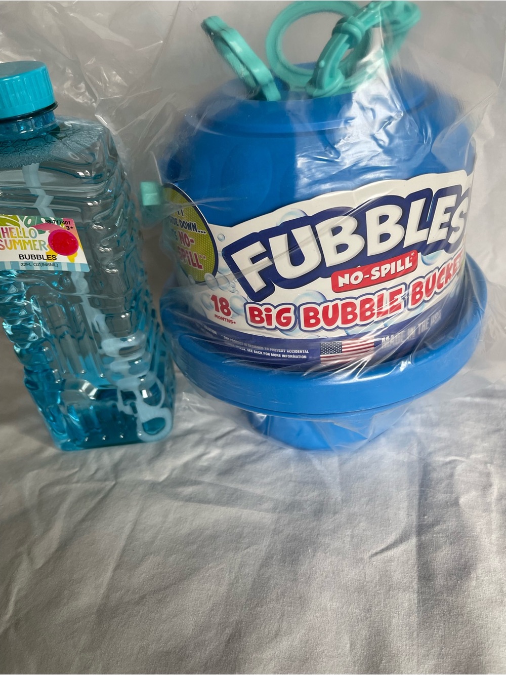 Little Kids Fubbles No-Spill Big Bubble Bucket (3 Kid play) w/32 oz Xtra Bubbles